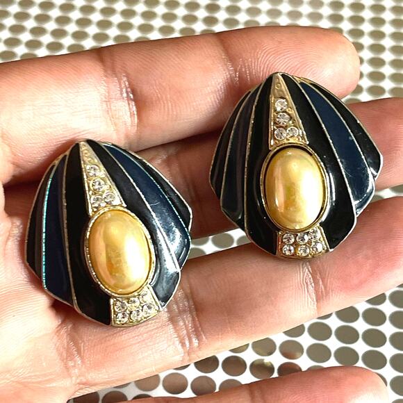 Vintage JIIN HWA Signed Black Enamel Cabochon Clip On Earrings B#18 - Picture 2 of 9